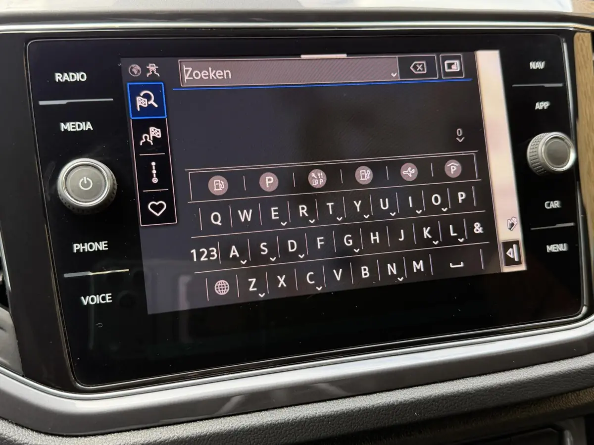 1.5 TSI Sport Business R-line Automaat | LED verlichting | Stoelverwarming | Achteruitrijcamera | Digitale cockpit | Apple CarPlay/Android Auto | Climate control | Cruise control adaptief | 