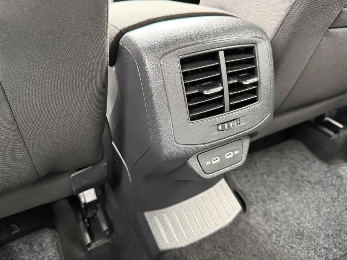 1.5 TSI Sport Business R-line Automaat | LED verlichting | Stoelverwarming | Achteruitrijcamera | Digitale cockpit | Apple CarPlay/Android Auto | Climate control | Cruise control adaptief | 