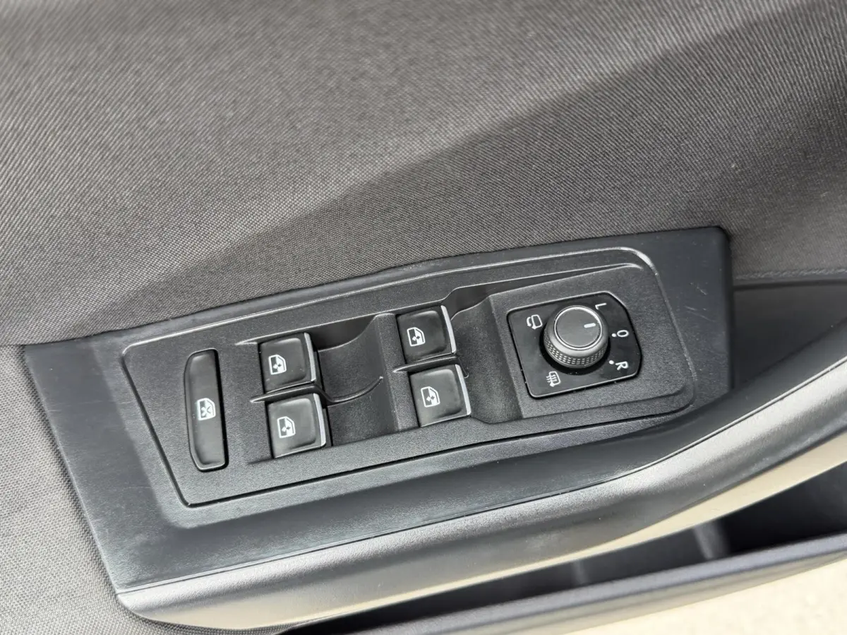 1.5 TSI Sport Business R-line Automaat | LED verlichting | Stoelverwarming | Achteruitrijcamera | Digitale cockpit | Apple CarPlay/Android Auto | Climate control | Cruise control adaptief | 