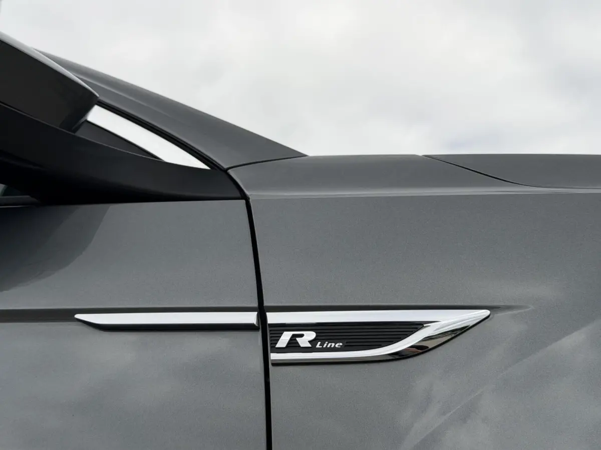 1.5 TSI Sport Business R-line Automaat | LED verlichting | Stoelverwarming | Achteruitrijcamera | Digitale cockpit | Apple CarPlay/Android Auto | Climate control | Cruise control adaptief | 