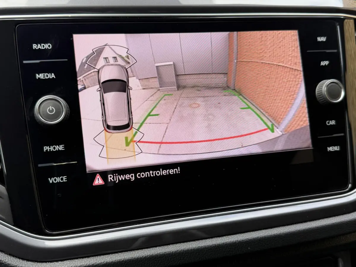 1.5 TSI Sport Business R-line Automaat | LED verlichting | Stoelverwarming | Achteruitrijcamera | Digitale cockpit | Apple CarPlay/Android Auto | Climate control | Cruise control adaptief | 