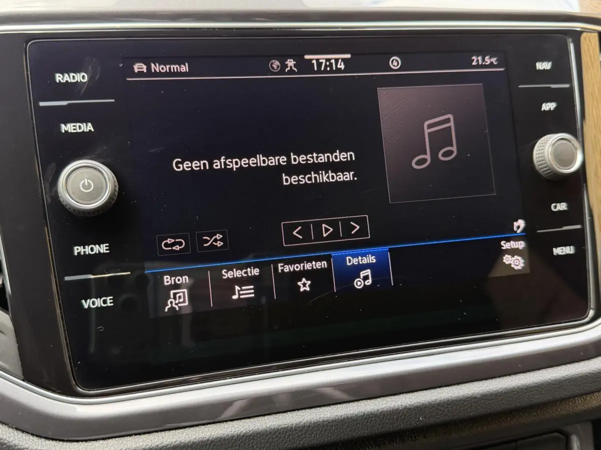 1.5 TSI Sport Business R-line Automaat | LED verlichting | Stoelverwarming | Achteruitrijcamera | Digitale cockpit | Apple CarPlay/Android Auto | Climate control | Cruise control adaptief | 