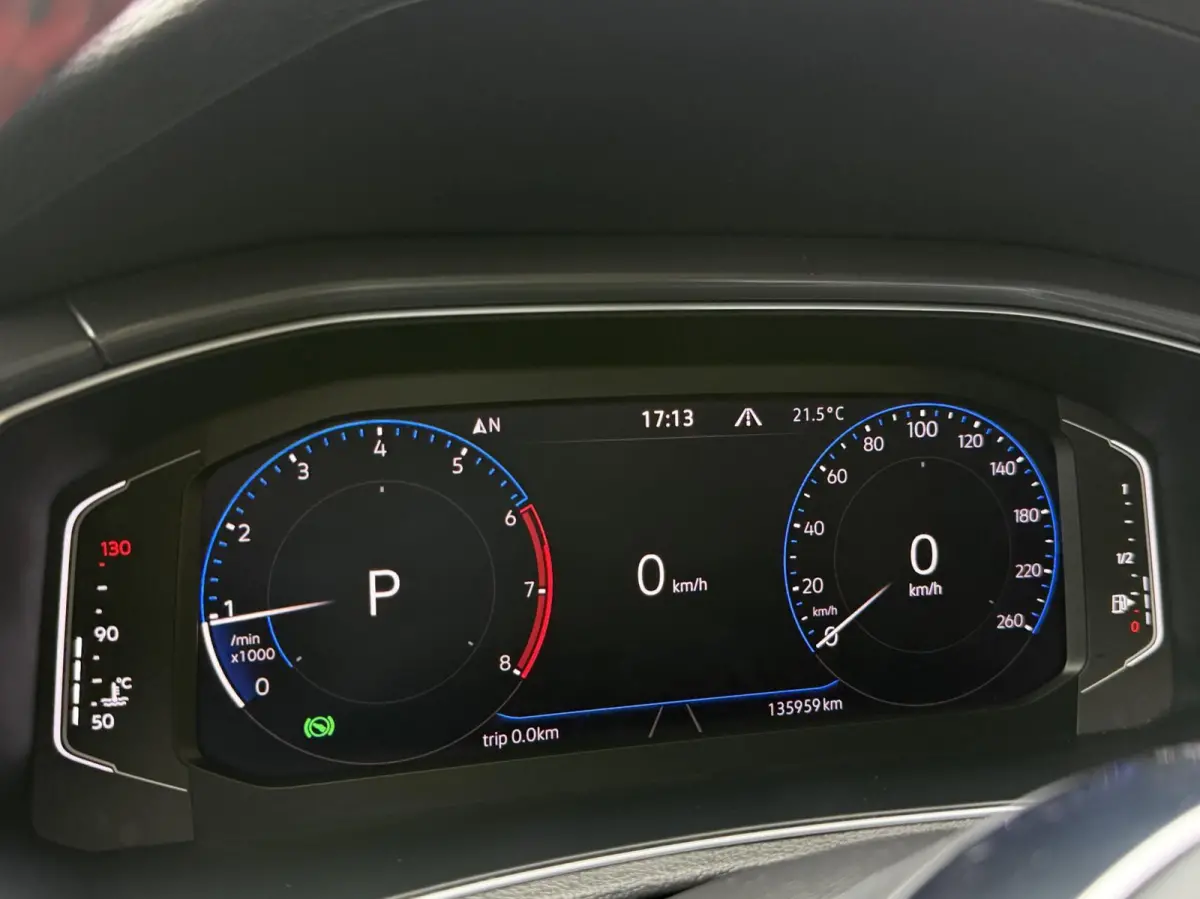 1.5 TSI Sport Business R-line Automaat | LED verlichting | Stoelverwarming | Achteruitrijcamera | Digitale cockpit | Apple CarPlay/Android Auto | Climate control | Cruise control adaptief | 