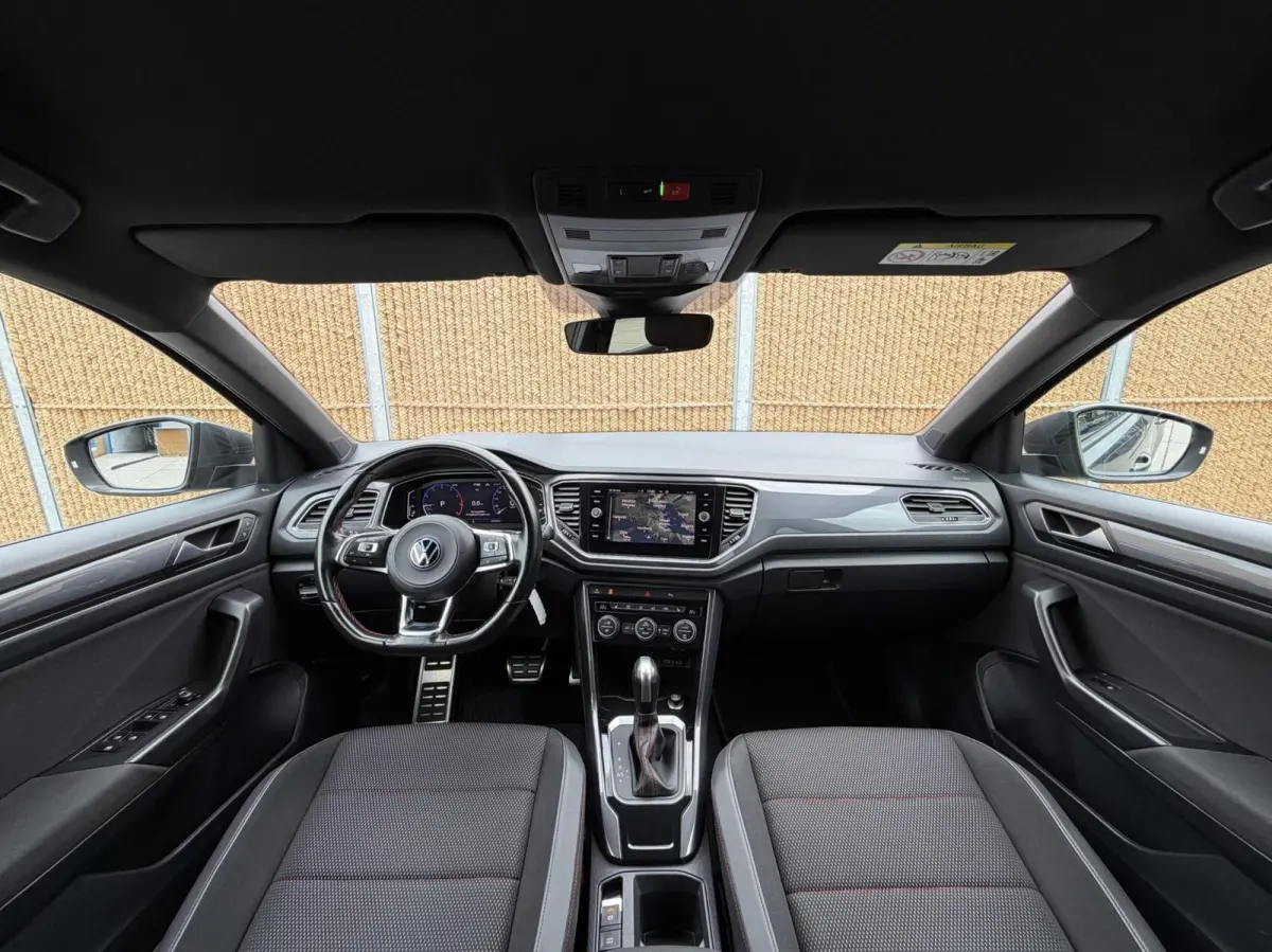 1.5 TSI Sport Business R-line Automaat | LED verlichting | Stoelverwarming | Achteruitrijcamera | Digitale cockpit | Apple CarPlay/Android Auto | Climate control | Cruise control adaptief | 