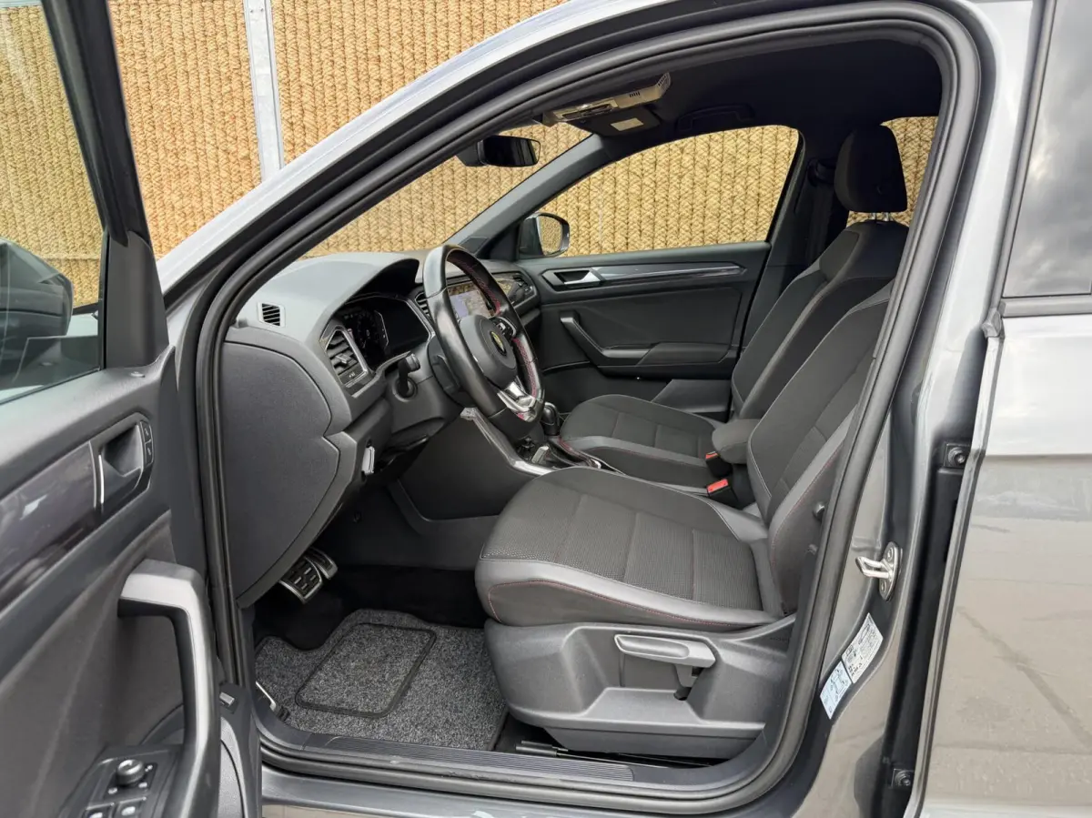 1.5 TSI Sport Business R-line Automaat | LED verlichting | Stoelverwarming | Achteruitrijcamera | Digitale cockpit | Apple CarPlay/Android Auto | Climate control | Cruise control adaptief | 
