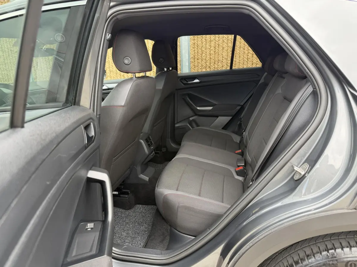 1.5 TSI Sport Business R-line Automaat | LED verlichting | Stoelverwarming | Achteruitrijcamera | Digitale cockpit | Apple CarPlay/Android Auto | Climate control | Cruise control adaptief | 