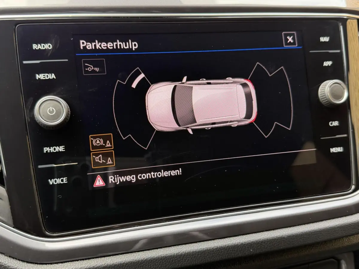 1.5 TSI Sport Business R-line Automaat | LED verlichting | Stoelverwarming | Achteruitrijcamera | Digitale cockpit | Apple CarPlay/Android Auto | Climate control | Cruise control adaptief | 
