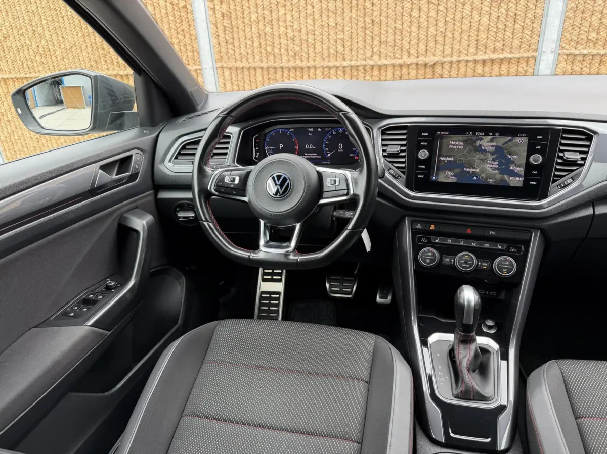 1.5 TSI Sport Business R-line Automaat | LED verlichting | Stoelverwarming | Achteruitrijcamera | Digitale cockpit | Apple CarPlay/Android Auto | Climate control | Cruise control adaptief | 