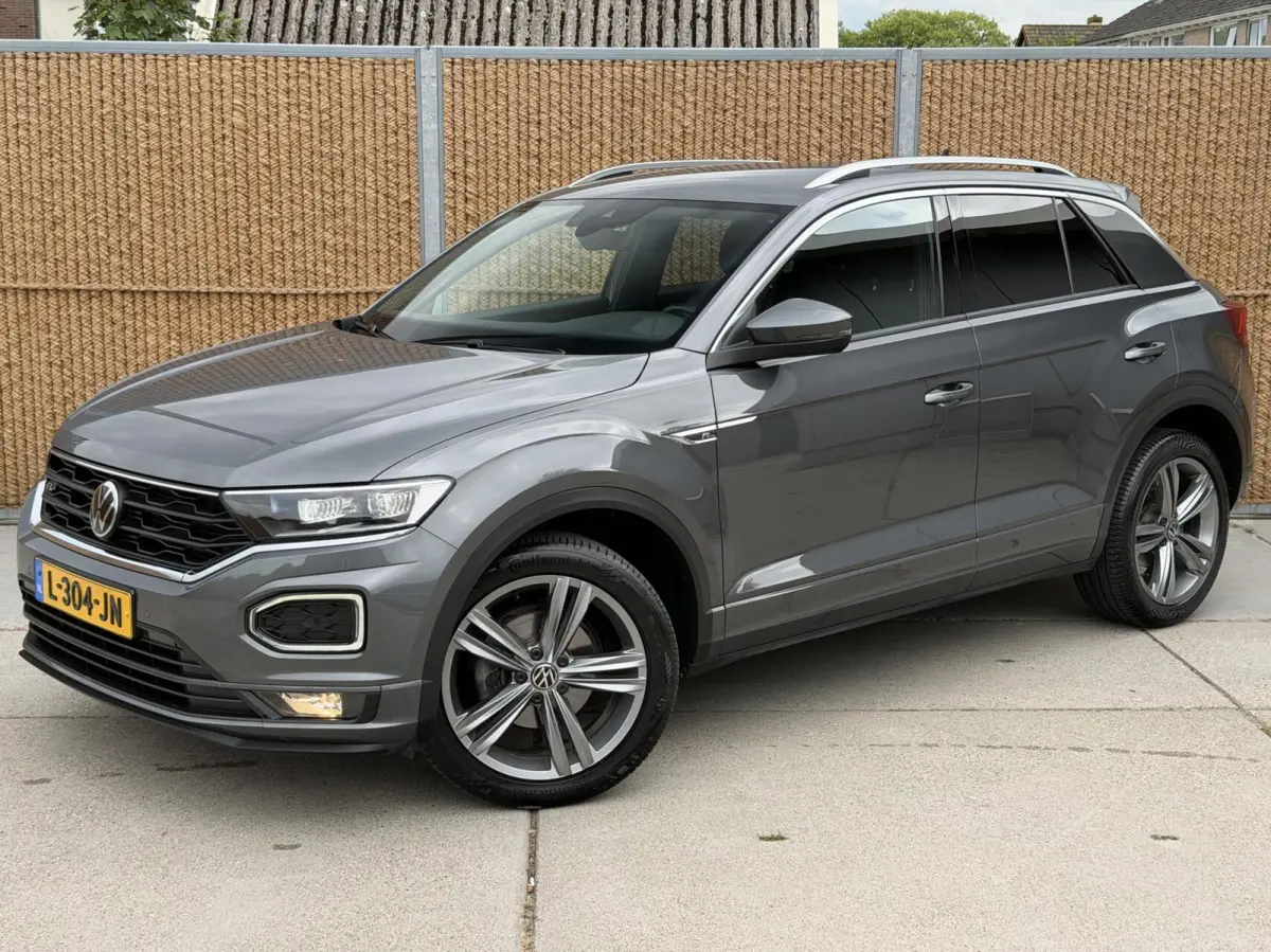 1.5 TSI Sport Business R-line Automaat | LED verlichting | Stoelverwarming | Achteruitrijcamera | Digitale cockpit | Apple CarPlay/Android Auto | Climate control | Cruise control adaptief | 