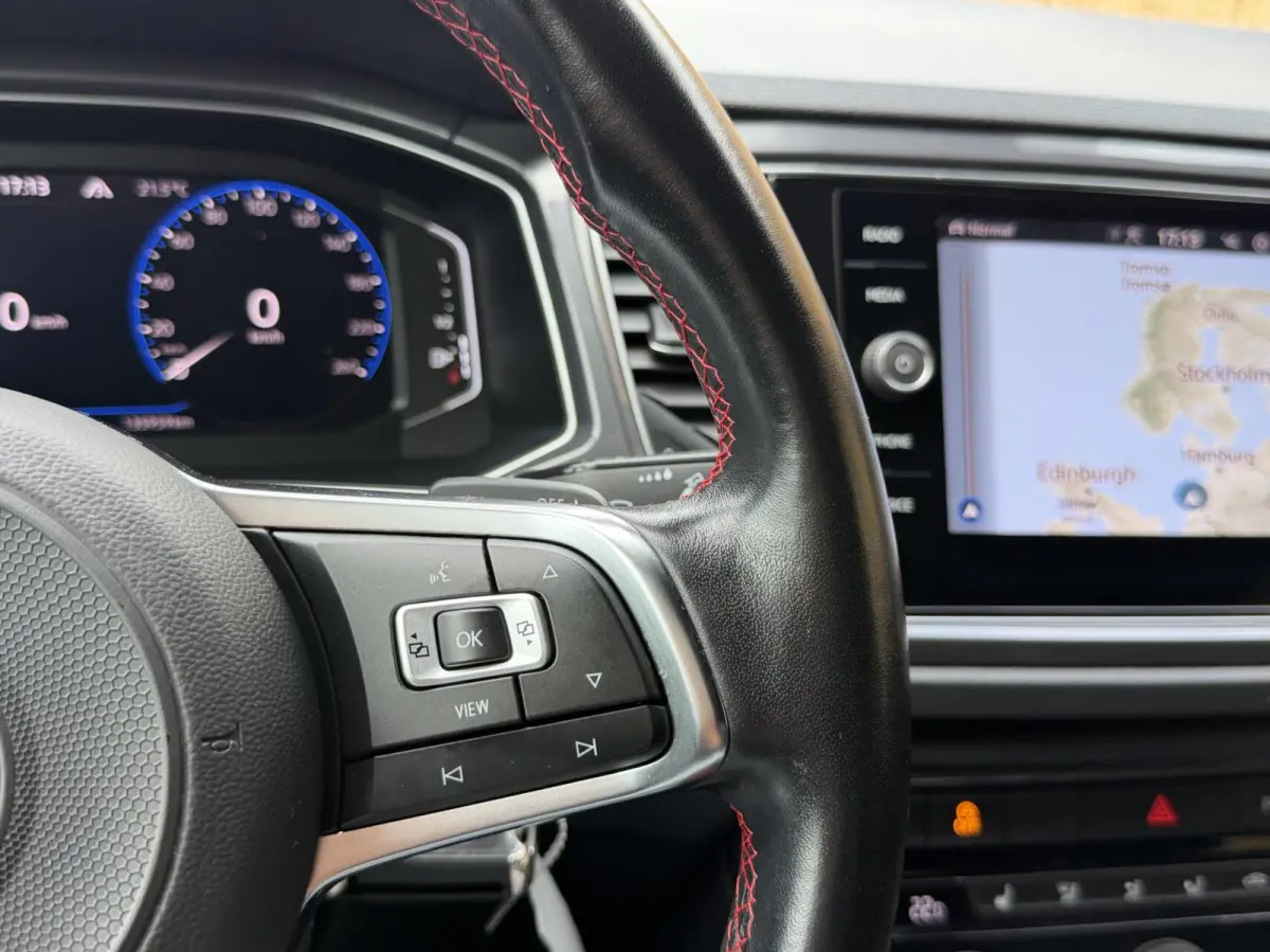 1.5 TSI Sport Business R-line Automaat | LED verlichting | Stoelverwarming | Achteruitrijcamera | Digitale cockpit | Apple CarPlay/Android Auto | Climate control | Cruise control adaptief | 