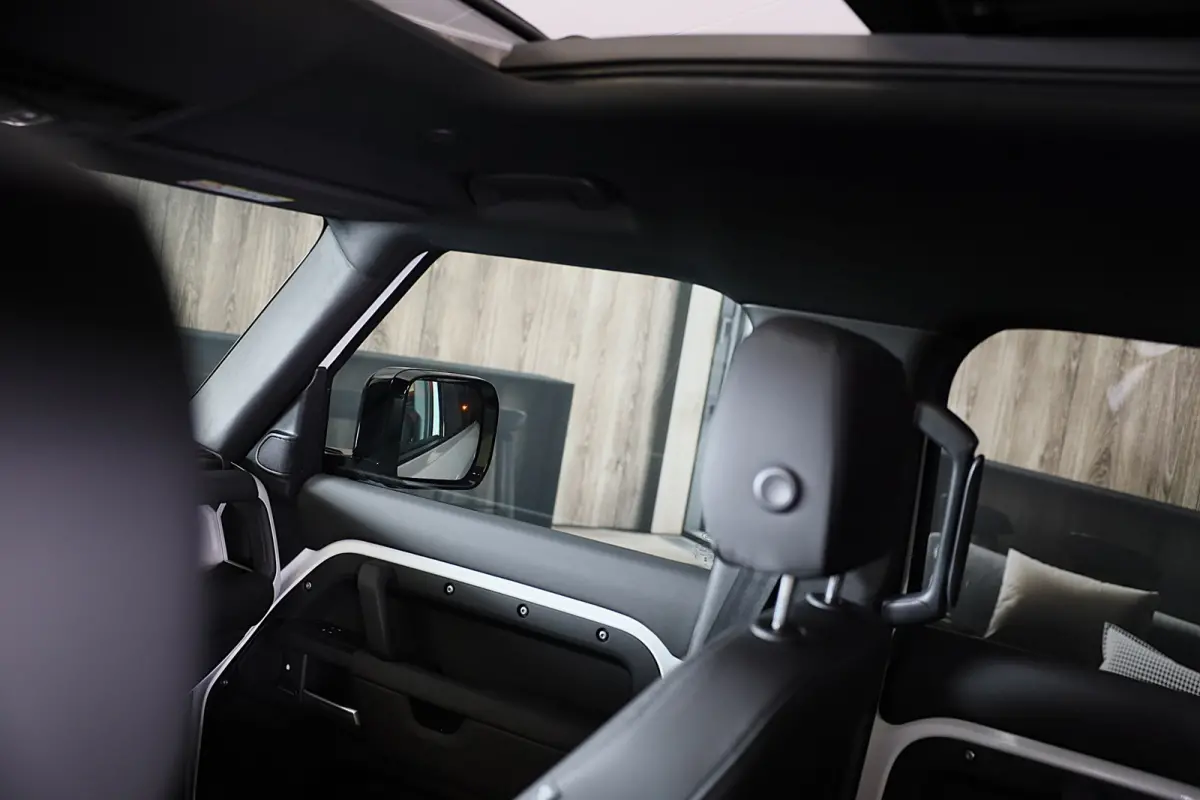2.0 P300e 110 X-Sport SE / Head Up / Koelbox / Memory / Meridian / 360 Camera / Open Pano / 23 Inch