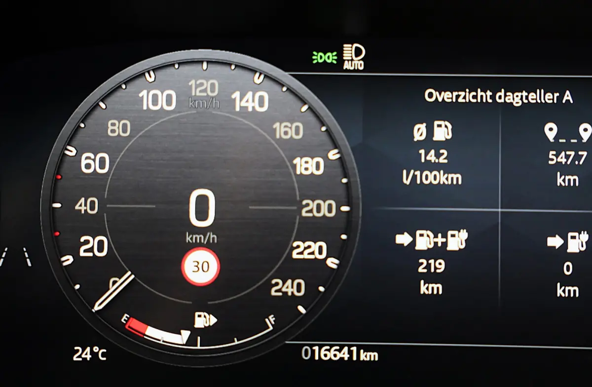 2.0 P300e 110 X-Sport SE / Head Up / Koelbox / Memory / Meridian / 360 Camera / Open Pano / 23 Inch