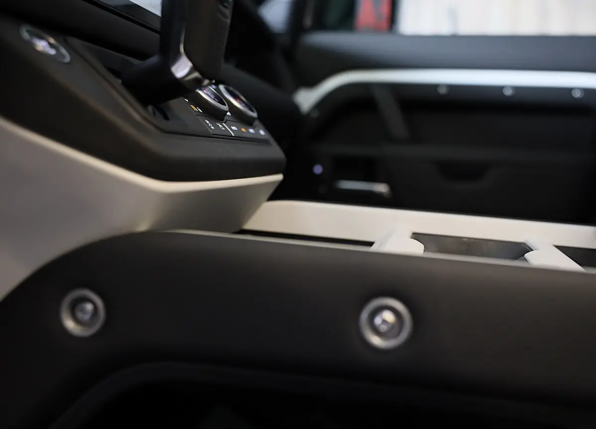 2.0 P300e 110 X-Sport SE / Head Up / Koelbox / Memory / Meridian / 360 Camera / Open Pano / 23 Inch