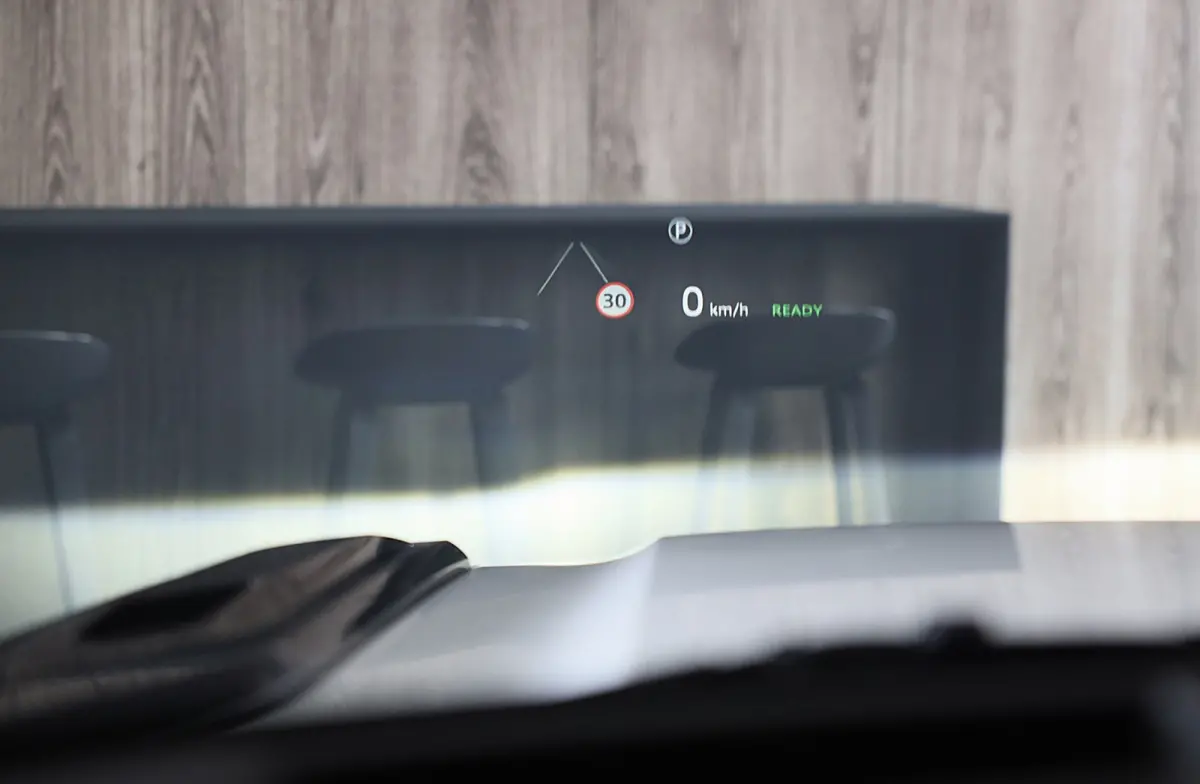 2.0 P300e 110 X-Sport SE / Head Up / Koelbox / Memory / Meridian / 360 Camera / Open Pano / 23 Inch