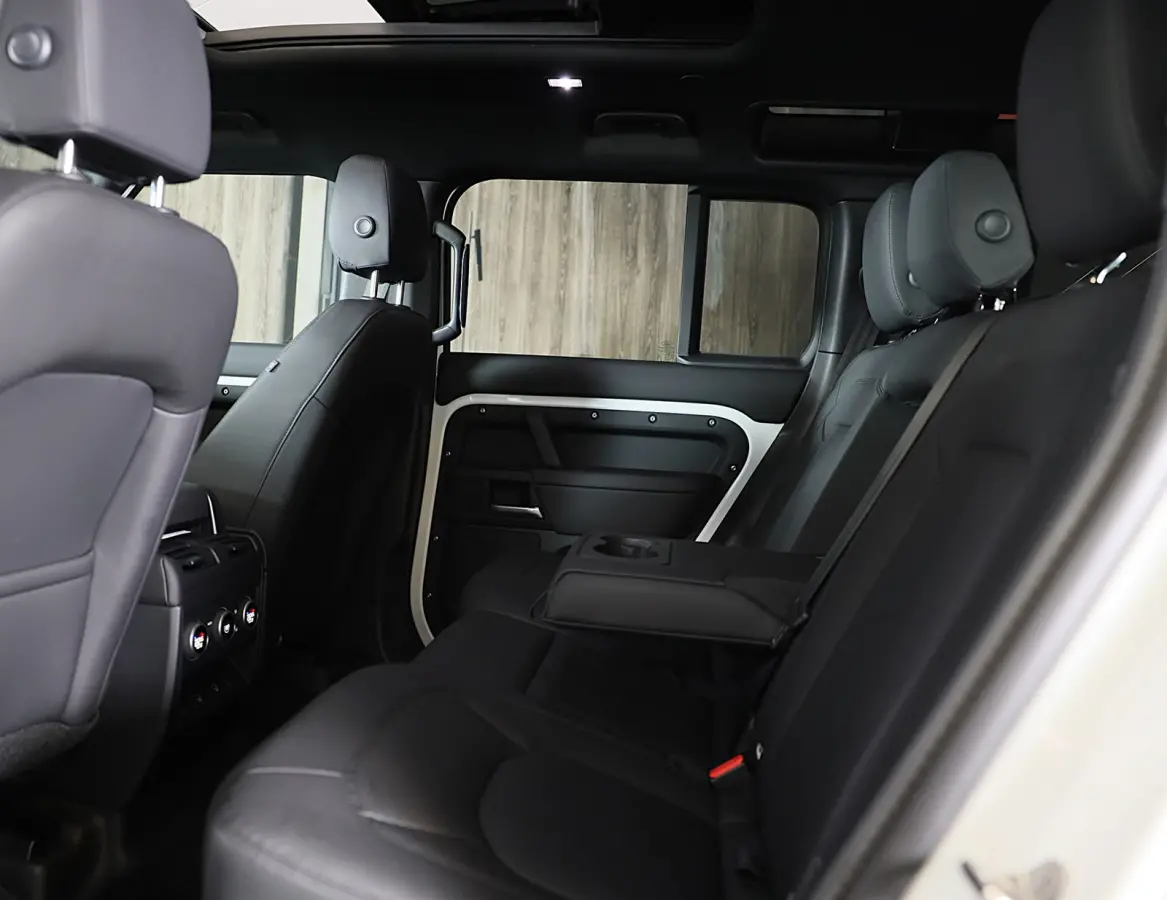 2.0 P300e 110 X-Sport SE / Head Up / Koelbox / Memory / Meridian / 360 Camera / Open Pano / 23 Inch