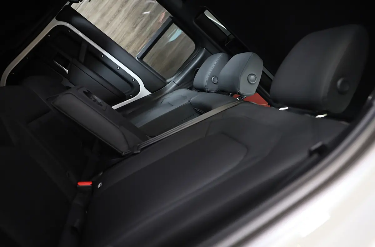 2.0 P300e 110 X-Sport SE / Head Up / Koelbox / Memory / Meridian / 360 Camera / Open Pano / 23 Inch
