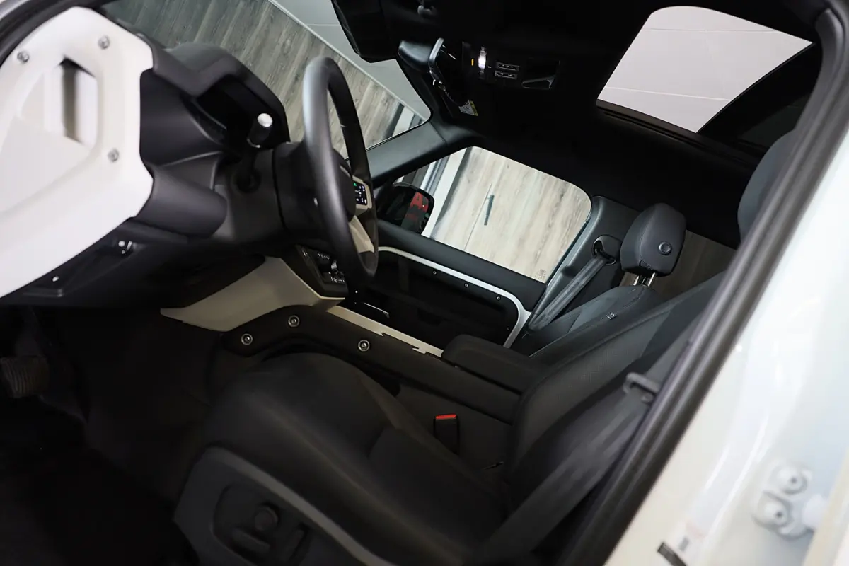 2.0 P300e 110 X-Sport SE / Head Up / Koelbox / Memory / Meridian / 360 Camera / Open Pano / 23 Inch