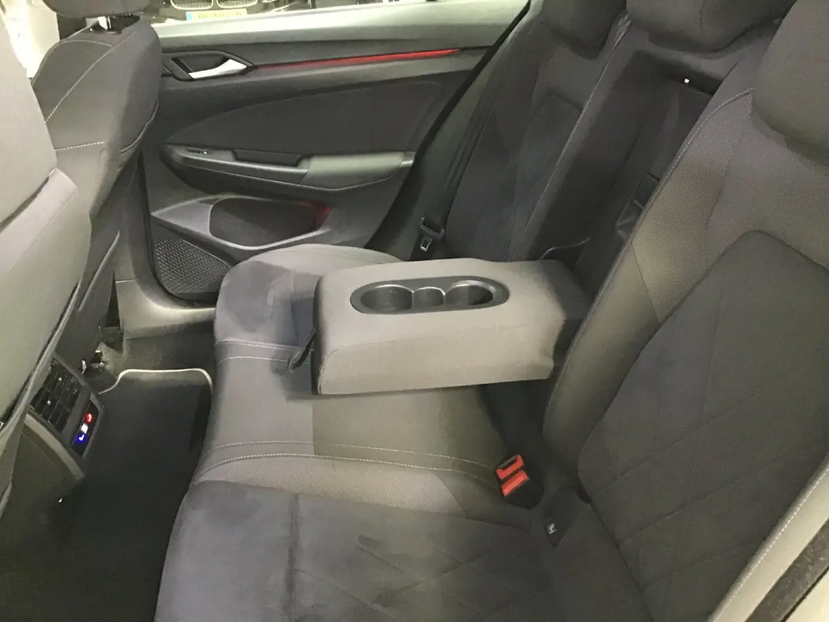 1.5 eTSI R-Line I Massage I Dode Hoek I Carplay I Clima I Cruise I Led I ACC I Ambiance verl. I Keyless I Dealer.