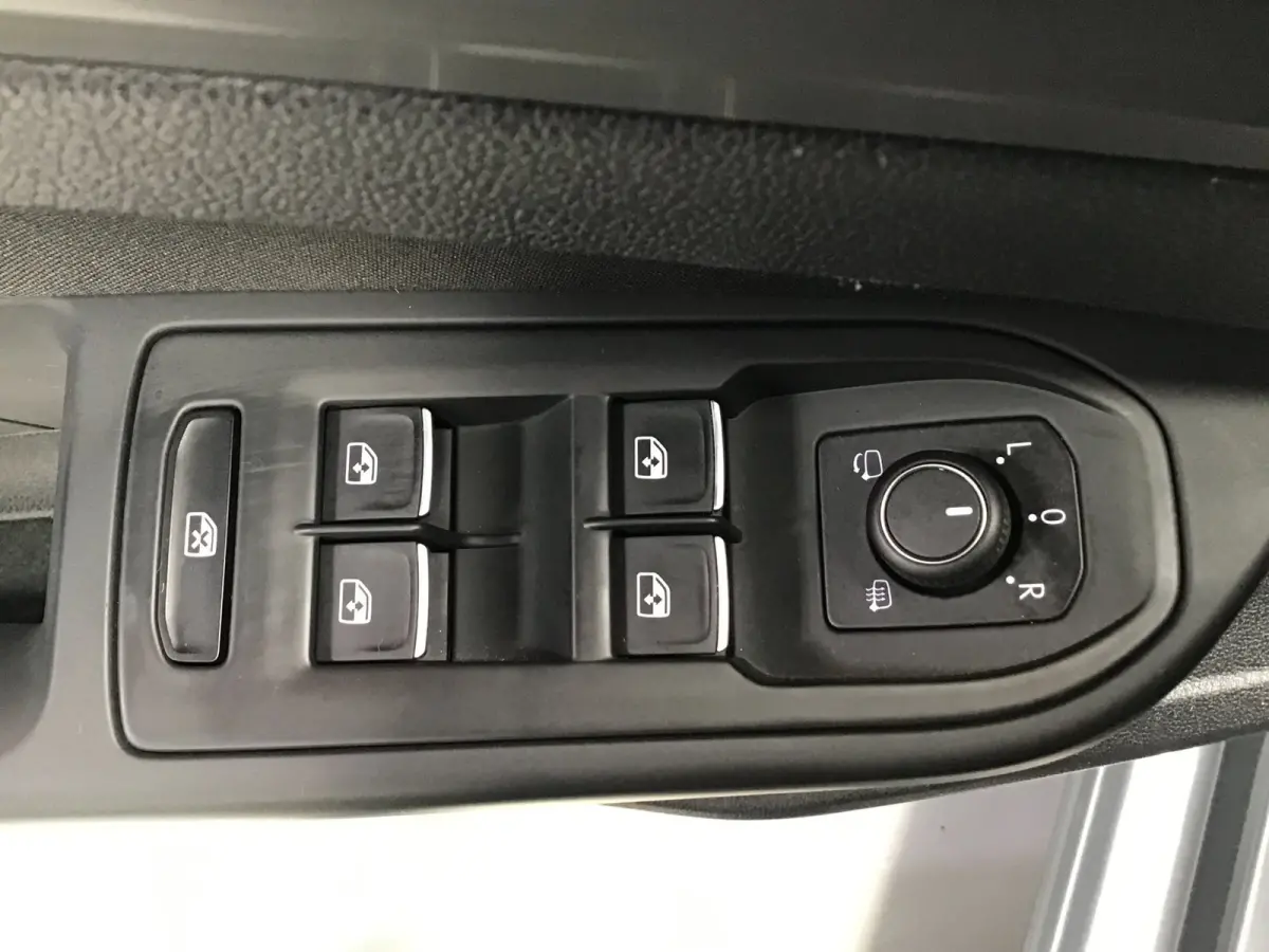 1.5 eTSI R-Line I Massage I Dode Hoek I Carplay I Clima I Cruise I Led I ACC I Ambiance verl. I Keyless I Dealer.