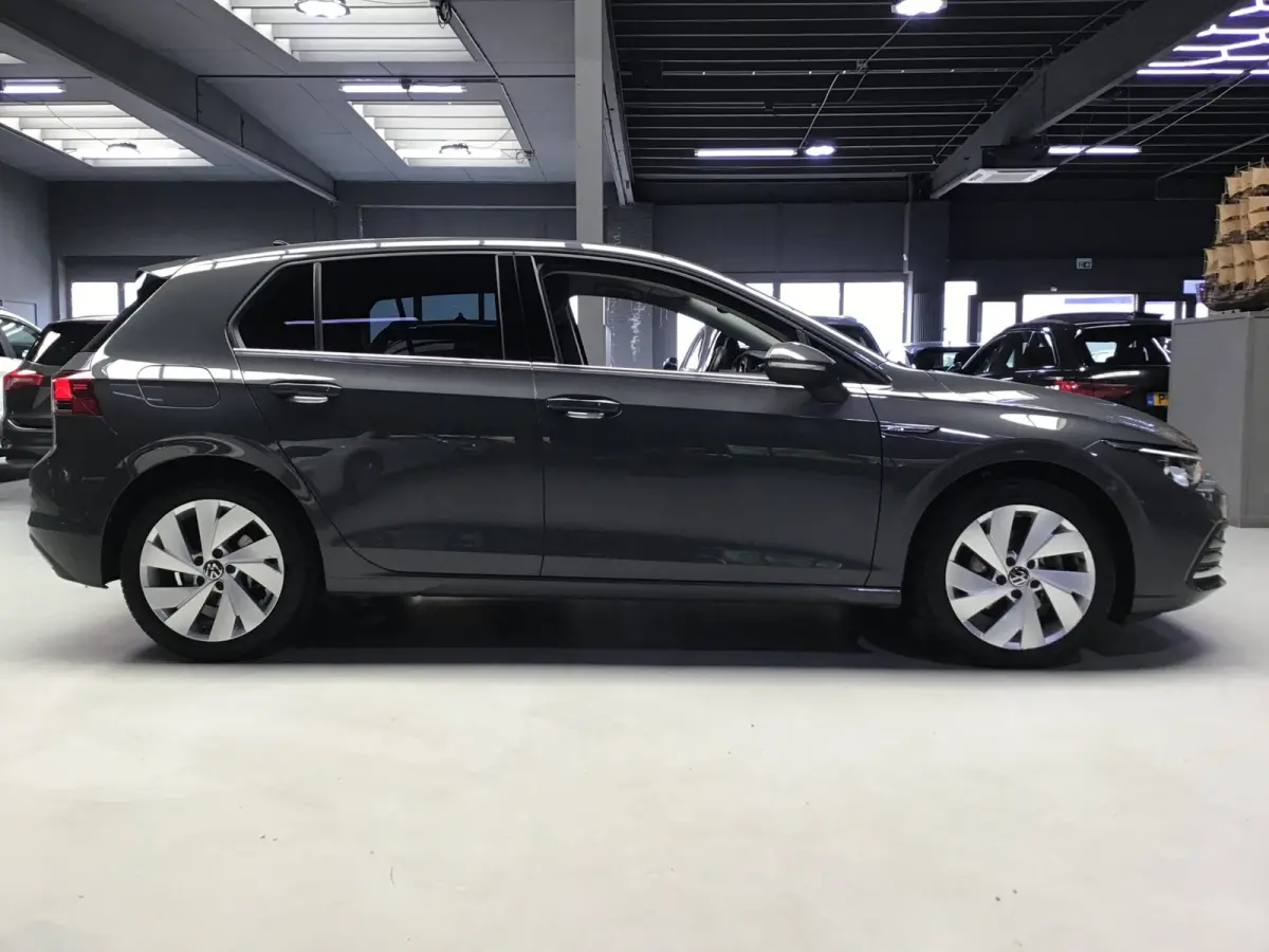 1.5 eTSI R-Line I Massage I Dode Hoek I Carplay I Clima I Cruise I Led I ACC I Ambiance verl. I Keyless I Dealer.