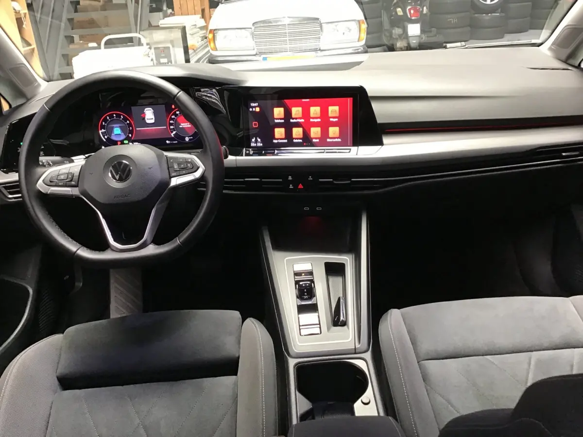 1.5 eTSI R-Line I Massage I Dode Hoek I Carplay I Clima I Cruise I Led I ACC I Ambiance verl. I Keyless I Dealer.