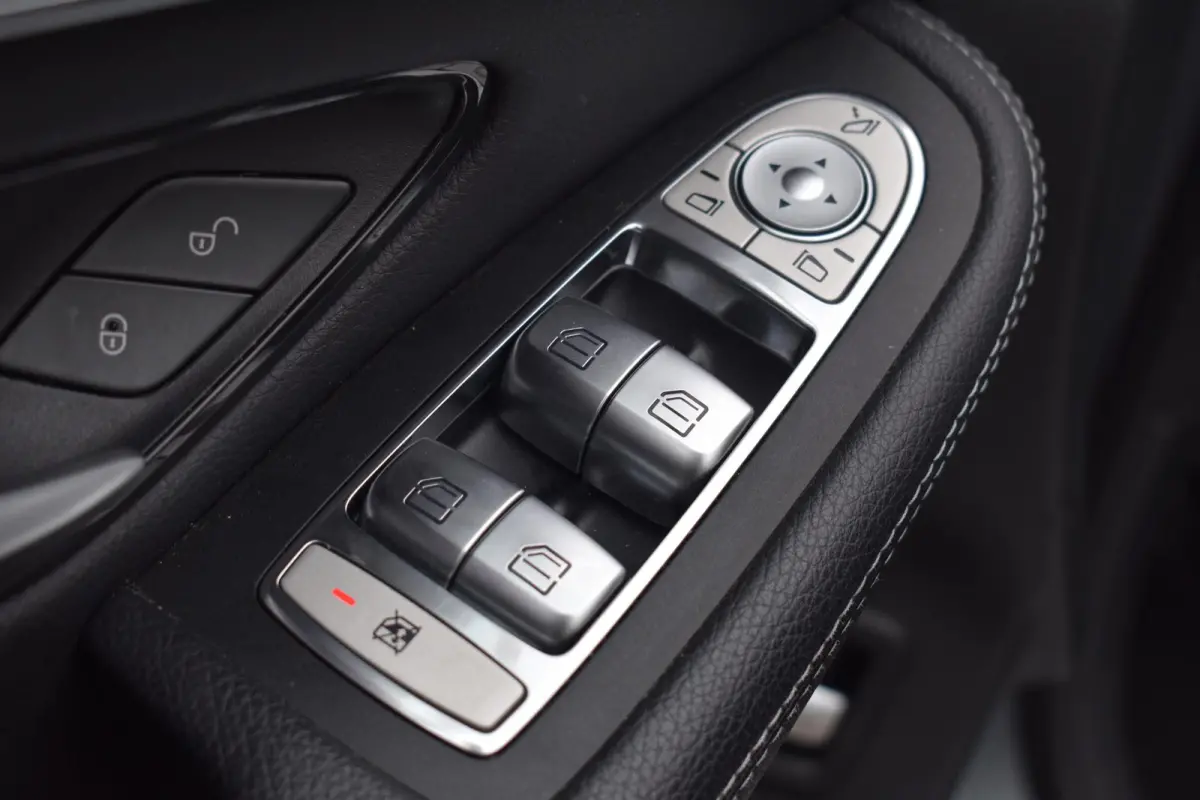 300de 4MATIC AMG Pano HUD 360C Massage Trekhaak