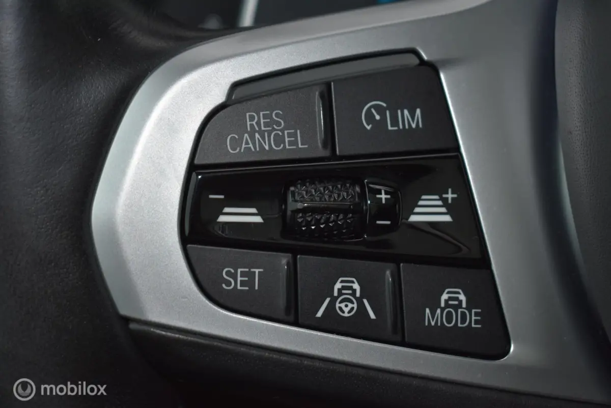 xDrive40i M-Performance Mineralweiß Pano Nappa HUD Softclose H/K Luchtvering 21" LMV Elek. trekhaak