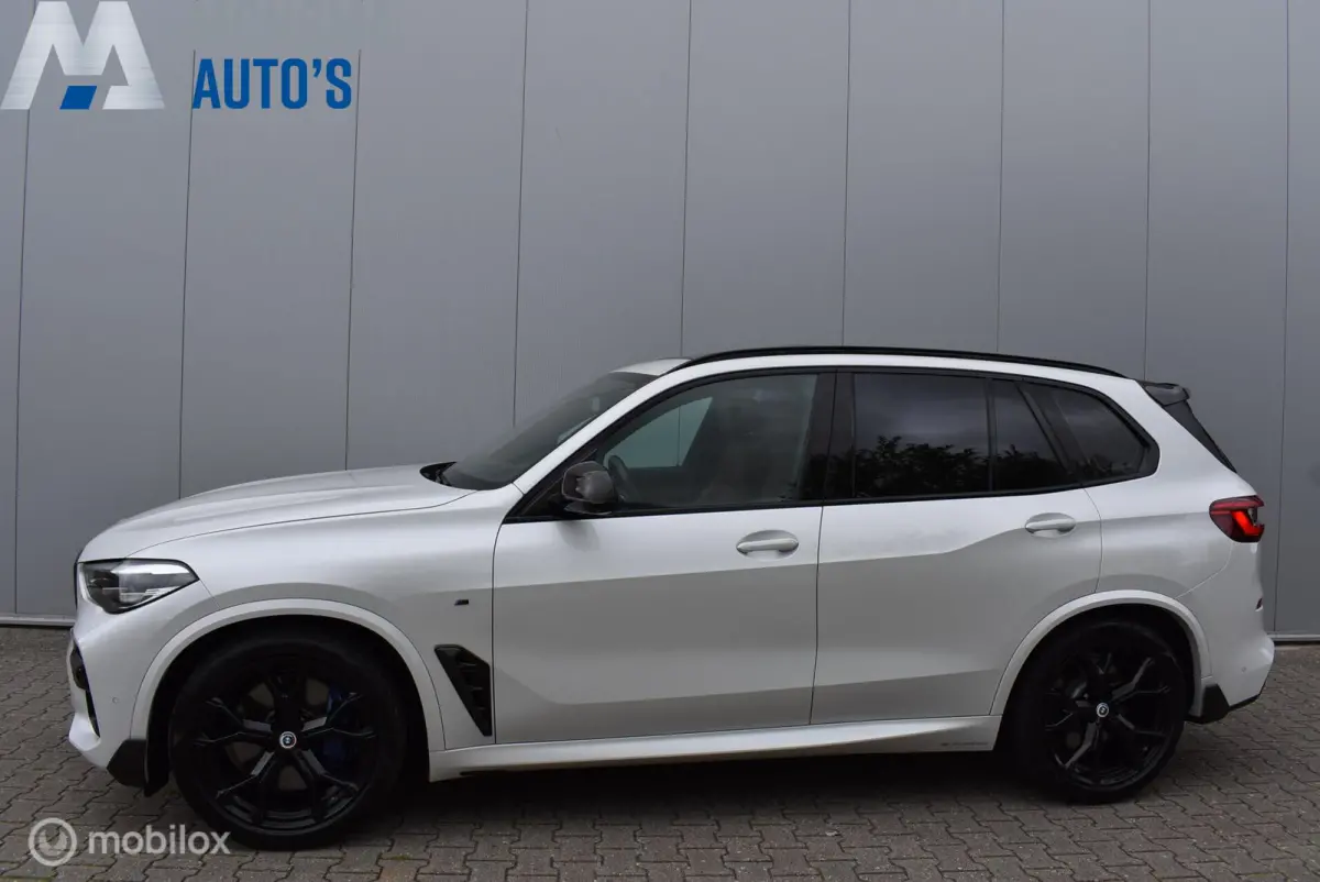 xDrive40i M-Performance Mineralweiß Pano Nappa HUD Softclose H/K Luchtvering 21" LMV Elek. trekhaak