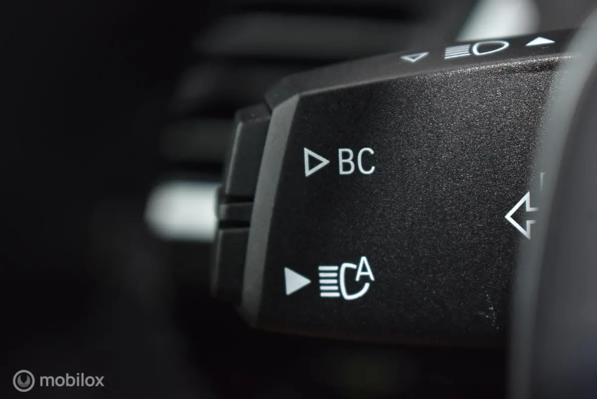 xDrive40i M-Performance Mineralweiß Pano Nappa HUD Softclose H/K Luchtvering 21" LMV Elek. trekhaak