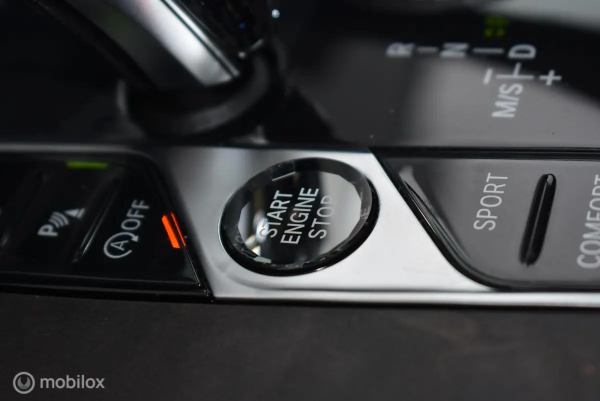 xDrive40i M-Performance Mineralweiß Pano Nappa HUD Softclose H/K Luchtvering 21" LMV Elek. trekhaak