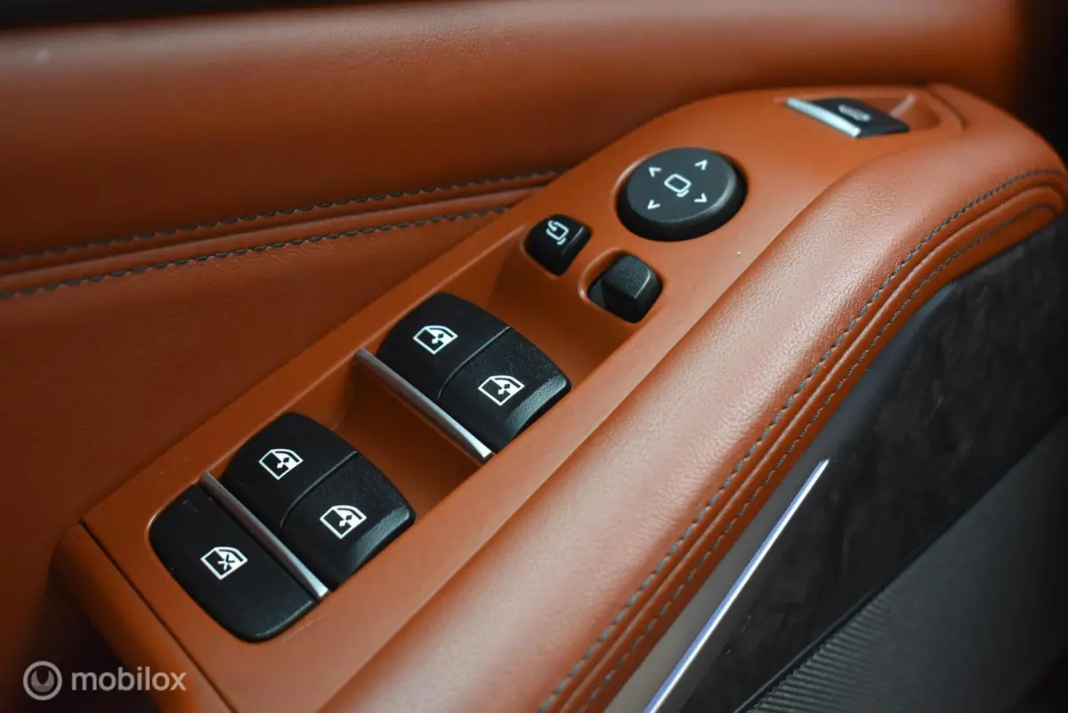 xDrive40i M-Performance Mineralweiß Pano Nappa HUD Softclose H/K Luchtvering 21" LMV Elek. trekhaak