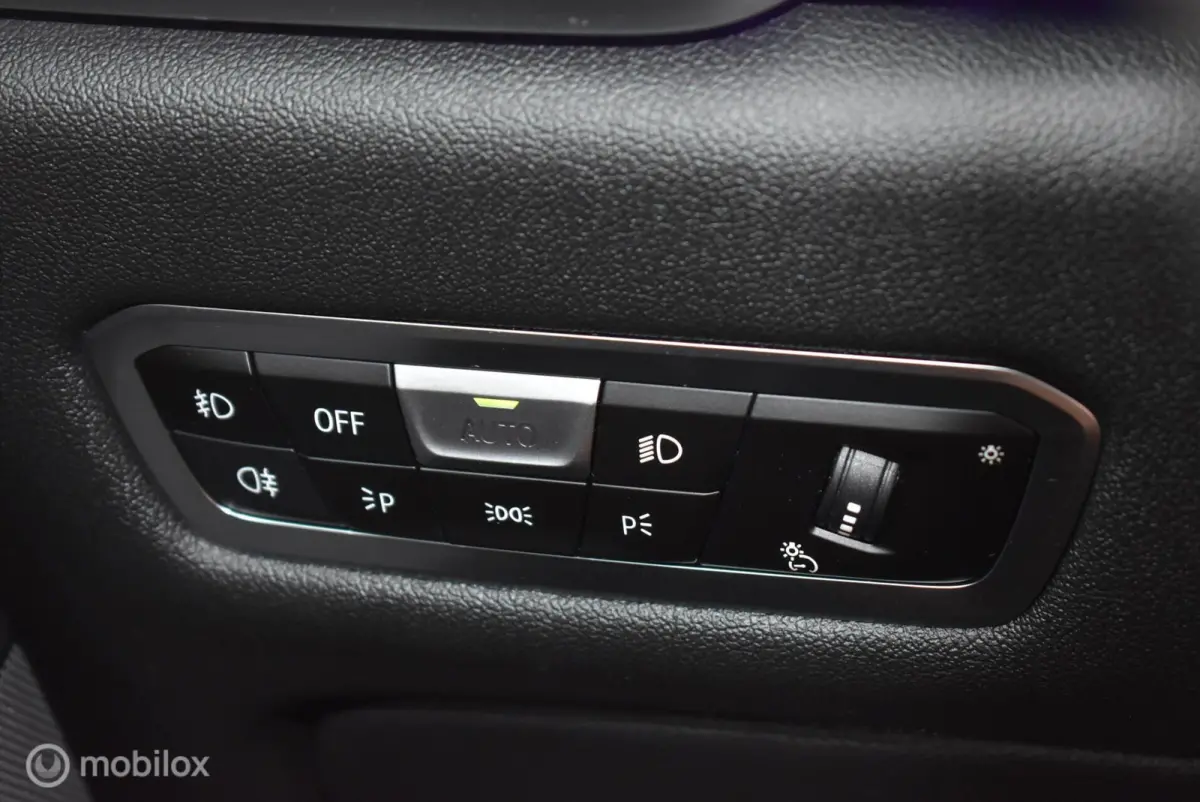 xDrive40i M-Performance Mineralweiß Pano Nappa HUD Softclose H/K Luchtvering 21" LMV Elek. trekhaak