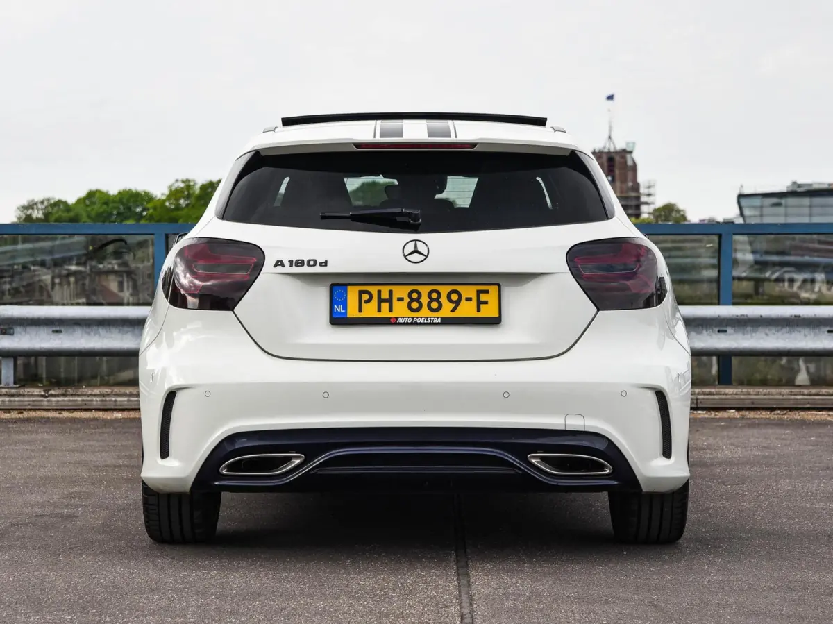 180 d AMG White Art Edition Panoramadak Camera LED Stoelverwarming Sfeerverlichting Apple CarPlay/Android Auto Dealeronderhouden