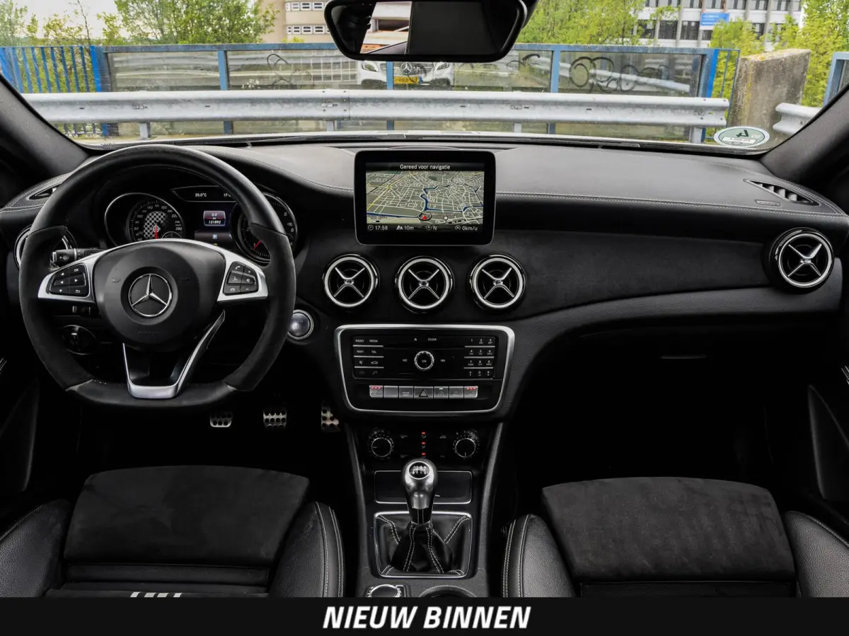 180 d AMG White Art Edition Panoramadak Camera LED Stoelverwarming Sfeerverlichting Apple CarPlay/Android Auto Dealeronderhouden
