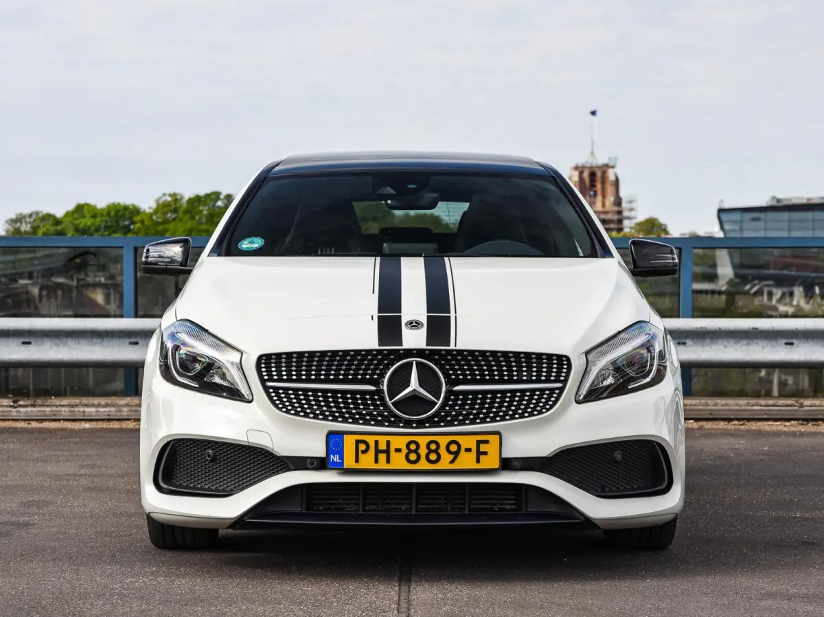 180 d AMG White Art Edition Panoramadak Camera LED Stoelverwarming Sfeerverlichting Apple CarPlay/Android Auto Dealeronderhouden