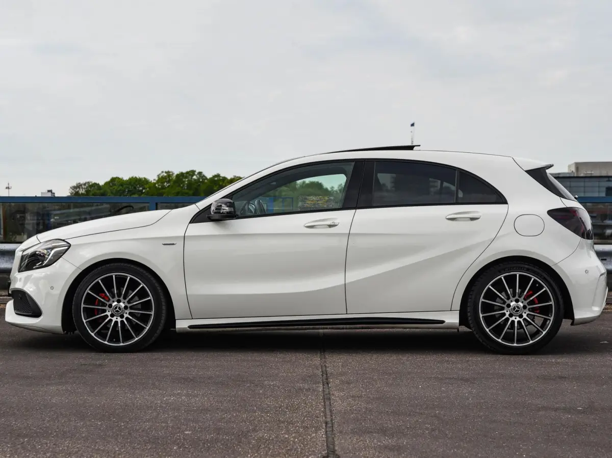 180 d AMG White Art Edition Panoramadak Camera LED Stoelverwarming Sfeerverlichting Apple CarPlay/Android Auto Dealeronderhouden