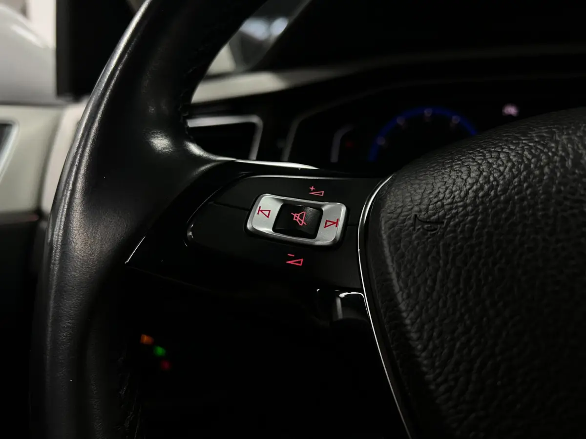 1.0 TSI Highline | Carplay|Cam |Leer|Virtual