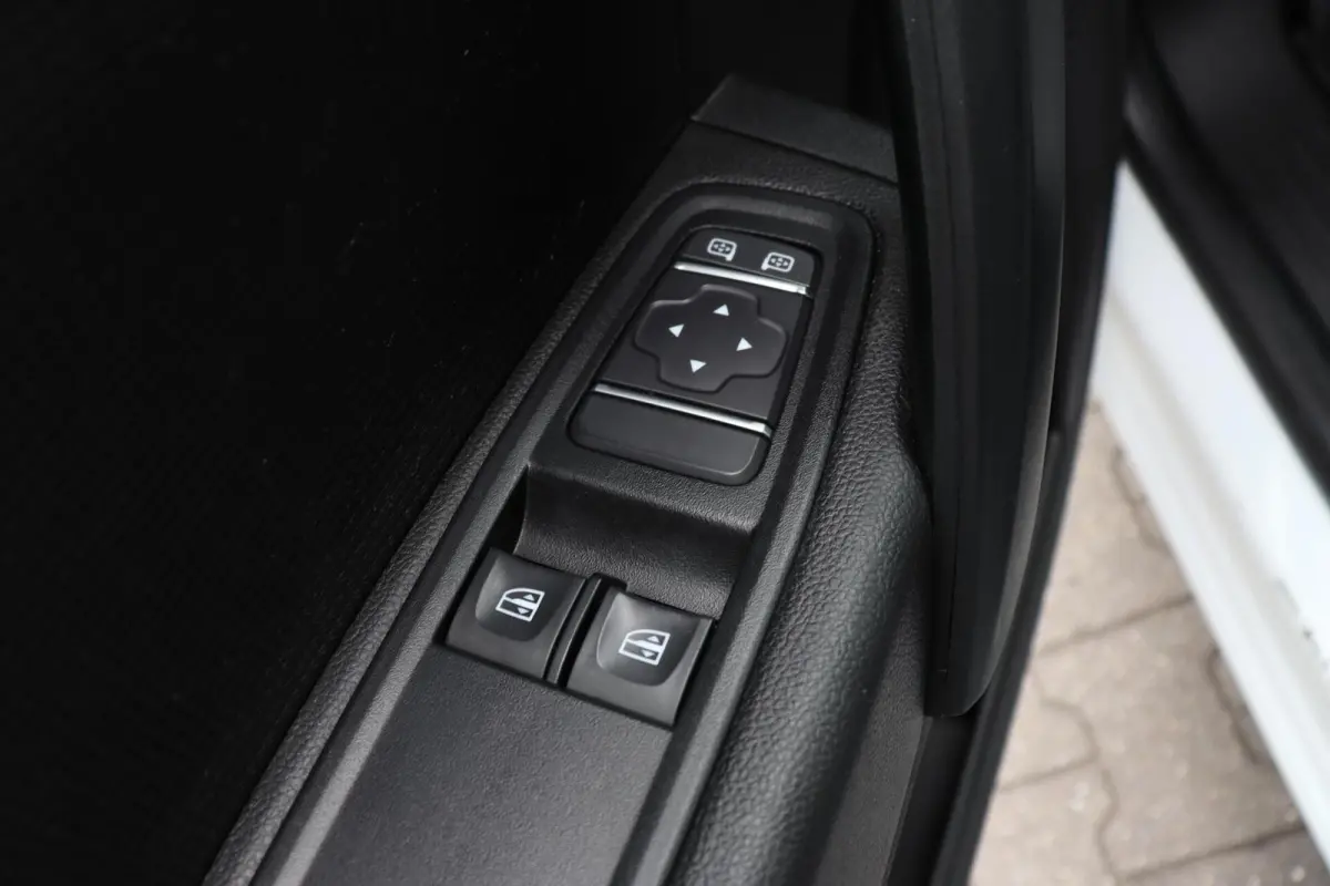 22 kW 44 kWh l CLIMA l CARPLAY l PDC
