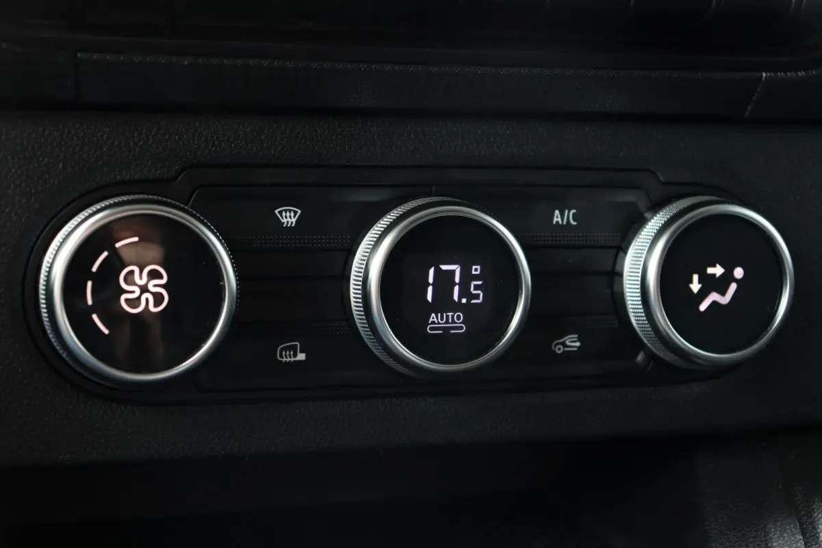 22 kW 44 kWh l CLIMA l CARPLAY l PDC