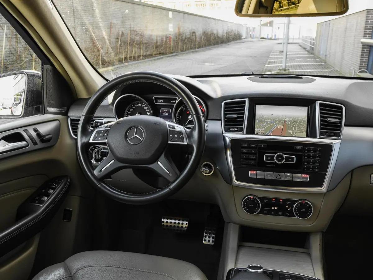 350 BlueTEC V6 | Panoramadak | LED | Luchtvering | Trekhaak | Camera | Stoelverwarming | Navigatie | Harman/Kardon | Dealeronderhouden