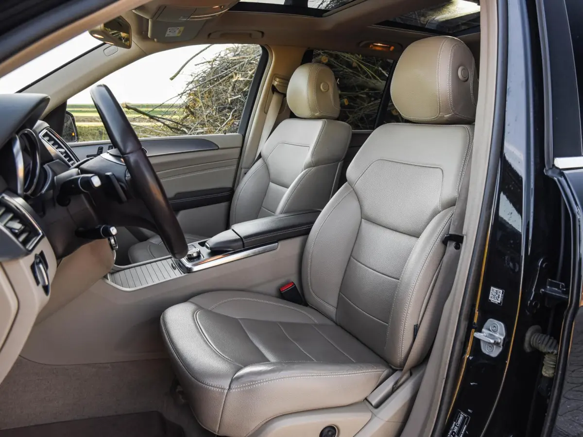 350 BlueTEC V6 | Panoramadak | LED | Luchtvering | Trekhaak | Camera | Stoelverwarming | Navigatie | Harman/Kardon | Dealeronderhouden