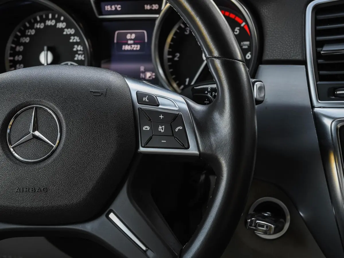 350 BlueTEC V6 | Panoramadak | LED | Luchtvering | Trekhaak | Camera | Stoelverwarming | Navigatie | Harman/Kardon | Dealeronderhouden