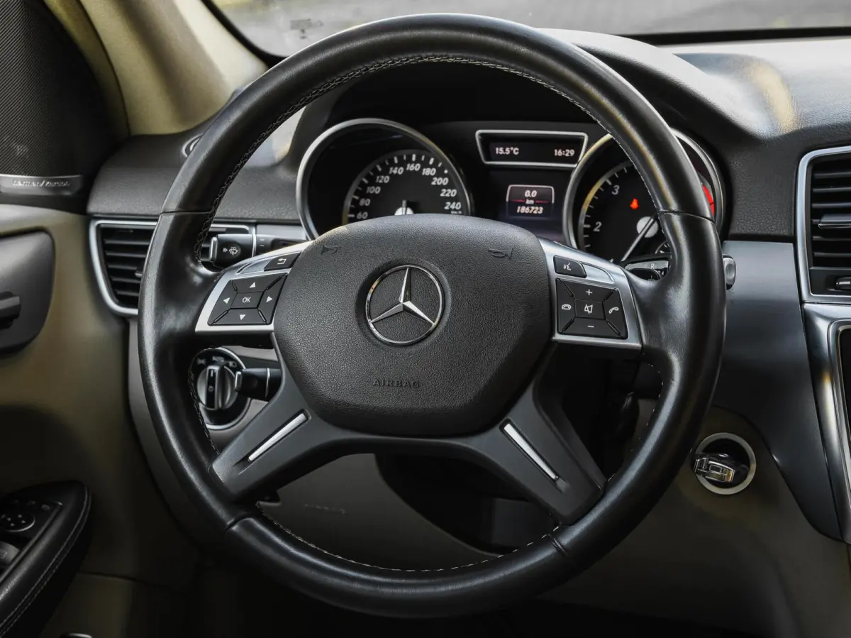 350 BlueTEC V6 | Panoramadak | LED | Luchtvering | Trekhaak | Camera | Stoelverwarming | Navigatie | Harman/Kardon | Dealeronderhouden