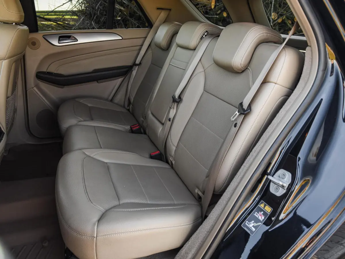 350 BlueTEC V6 | Panoramadak | LED | Luchtvering | Trekhaak | Camera | Stoelverwarming | Navigatie | Harman/Kardon | Dealeronderhouden