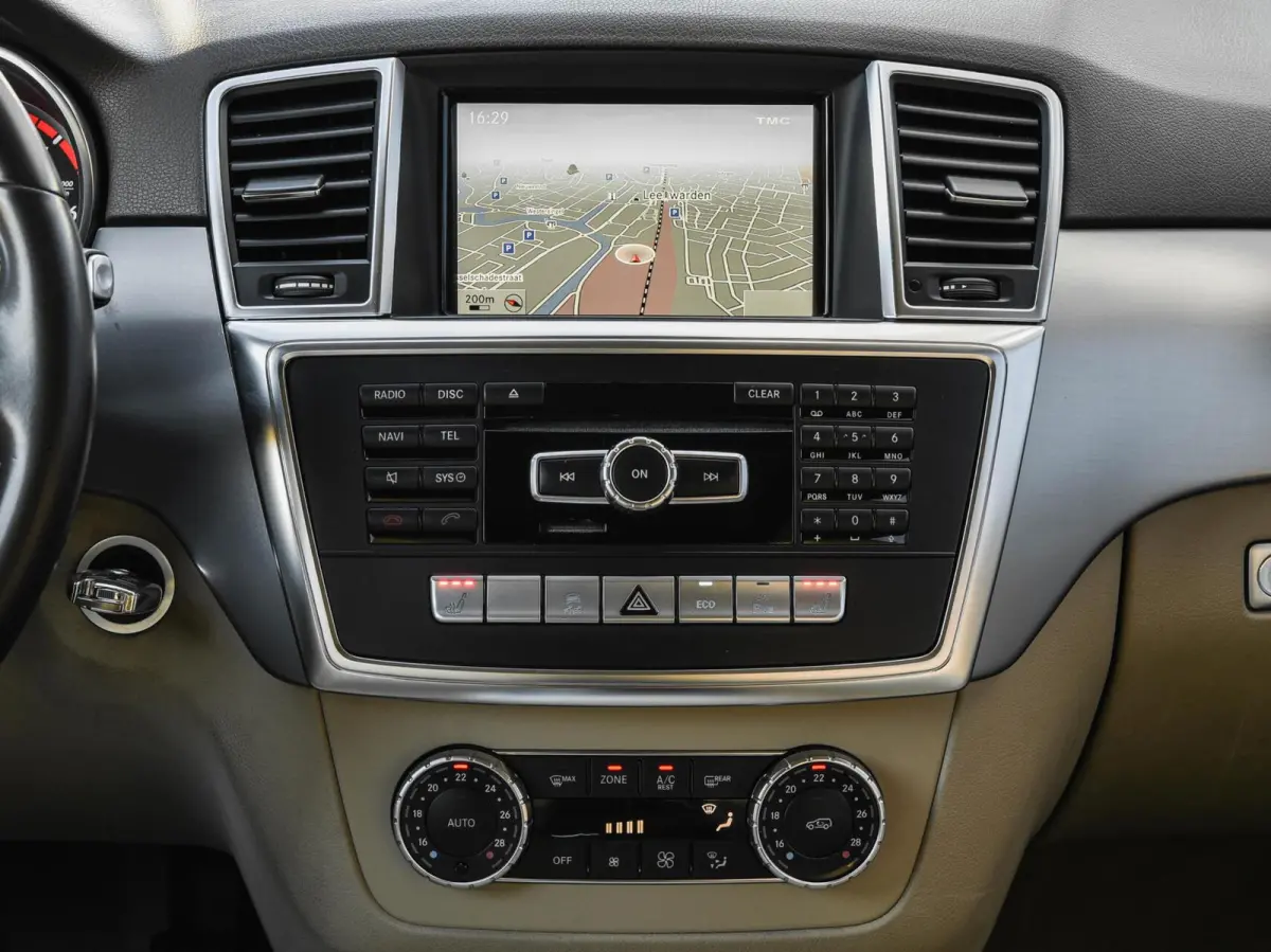 350 BlueTEC V6 | Panoramadak | LED | Luchtvering | Trekhaak | Camera | Stoelverwarming | Navigatie | Harman/Kardon | Dealeronderhouden