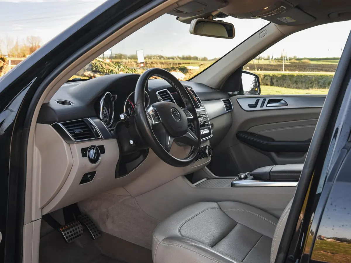 350 BlueTEC V6 | Panoramadak | LED | Luchtvering | Trekhaak | Camera | Stoelverwarming | Navigatie | Harman/Kardon | Dealeronderhouden