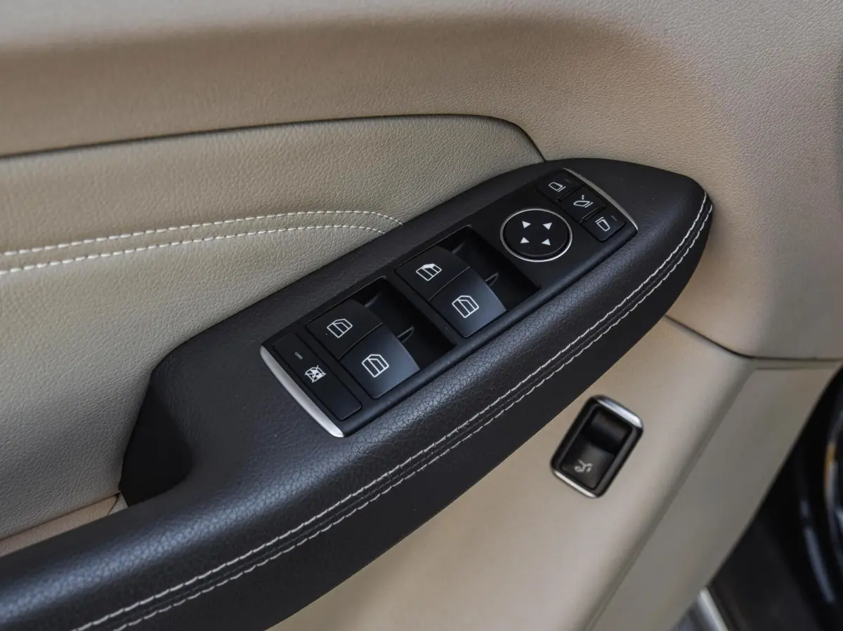 350 BlueTEC V6 | Panoramadak | LED | Luchtvering | Trekhaak | Camera | Stoelverwarming | Navigatie | Harman/Kardon | Dealeronderhouden