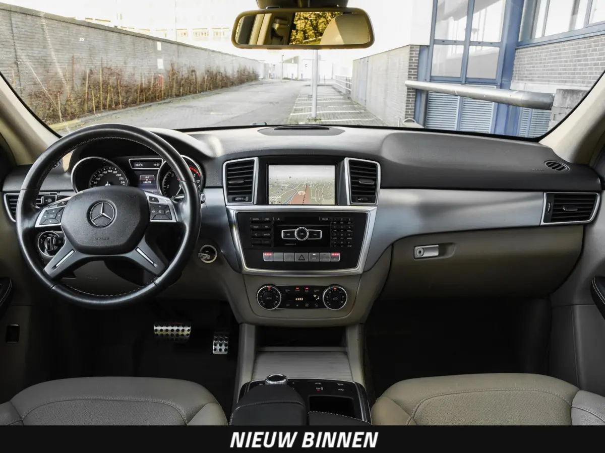 350 BlueTEC V6 | Panoramadak | LED | Luchtvering | Trekhaak | Camera | Stoelverwarming | Navigatie | Harman/Kardon | Dealeronderhouden