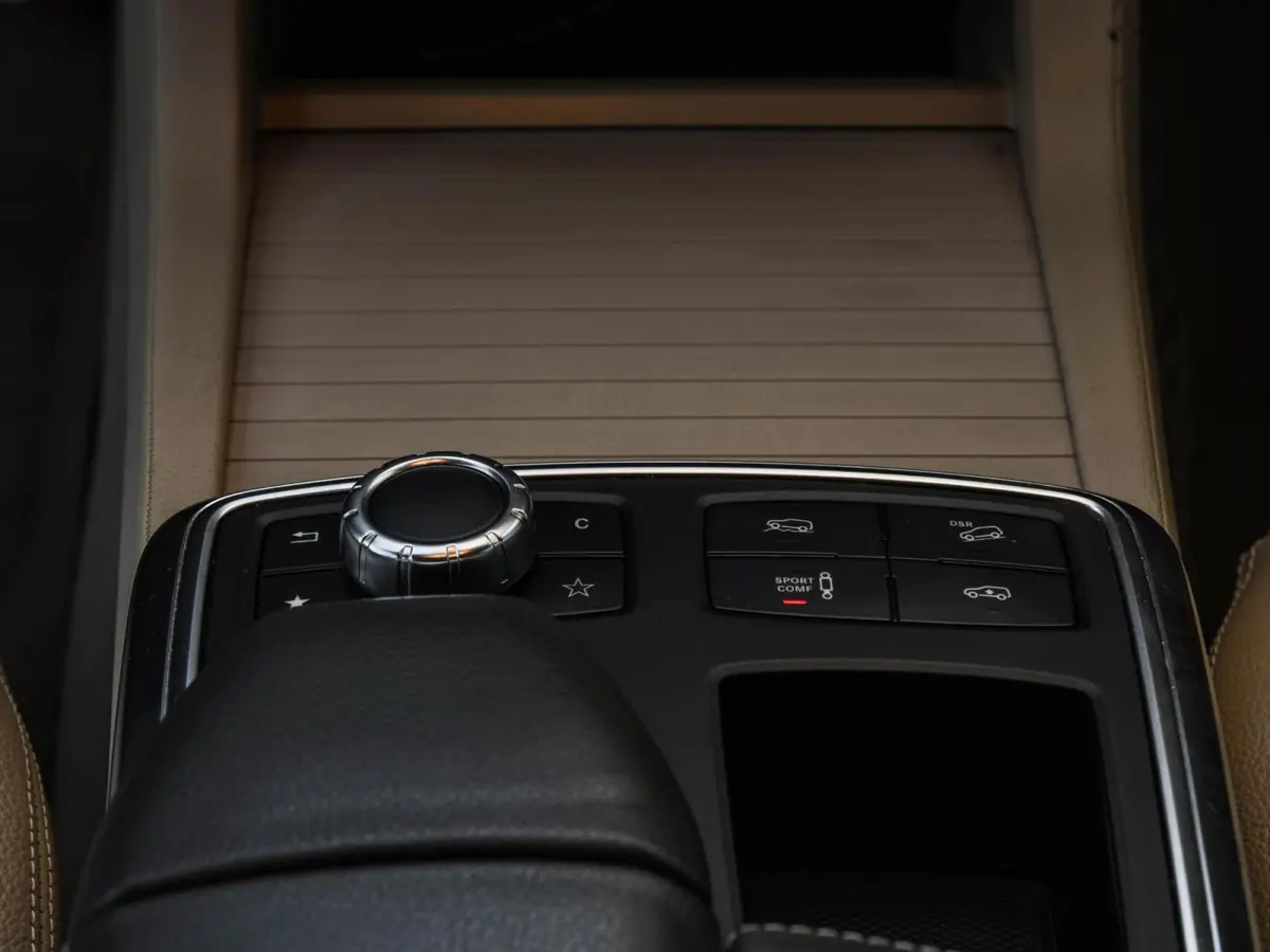350 BlueTEC V6 | Panoramadak | LED | Luchtvering | Trekhaak | Camera | Stoelverwarming | Navigatie | Harman/Kardon | Dealeronderhouden