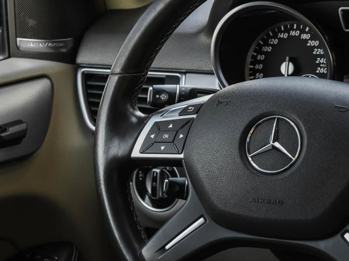 350 BlueTEC V6 | Panoramadak | LED | Luchtvering | Trekhaak | Camera | Stoelverwarming | Navigatie | Harman/Kardon | Dealeronderhouden